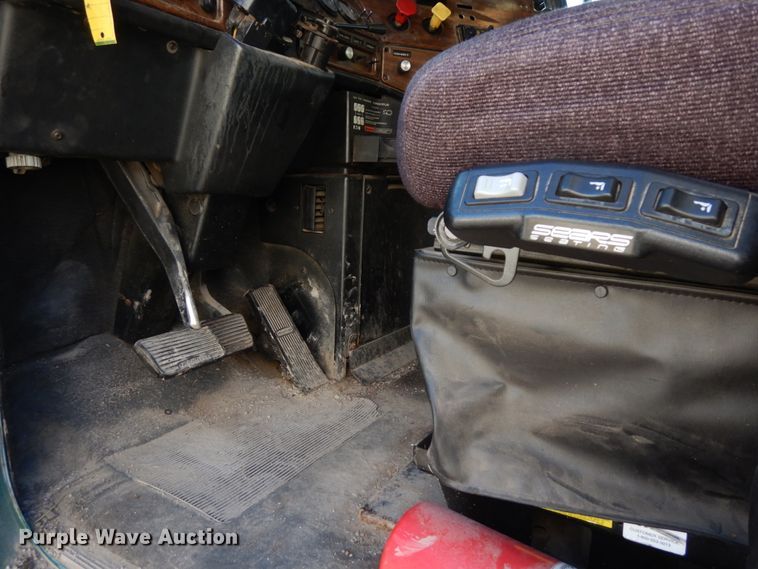 image for item DH6678 1995 Freightliner FLD  semi truck