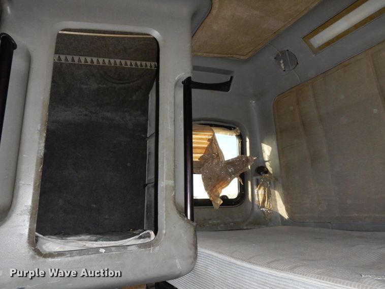 image for item DH6678 1995 Freightliner FLD  semi truck