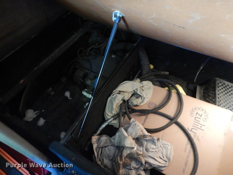 image for item DH6678 1995 Freightliner FLD  semi truck