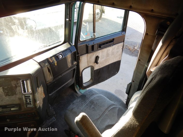 image for item DH6678 1995 Freightliner FLD  semi truck