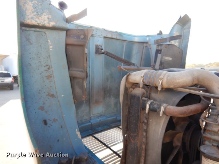 image for item DH6678 1995 Freightliner FLD  semi truck