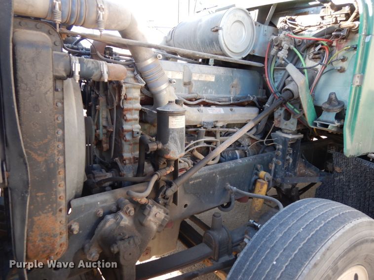 image for item DH6678 1995 Freightliner FLD  semi truck