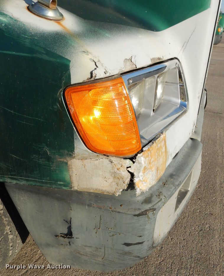 image for item DH6678 1995 Freightliner FLD  semi truck