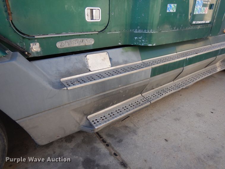 image for item DH6678 1995 Freightliner FLD  semi truck