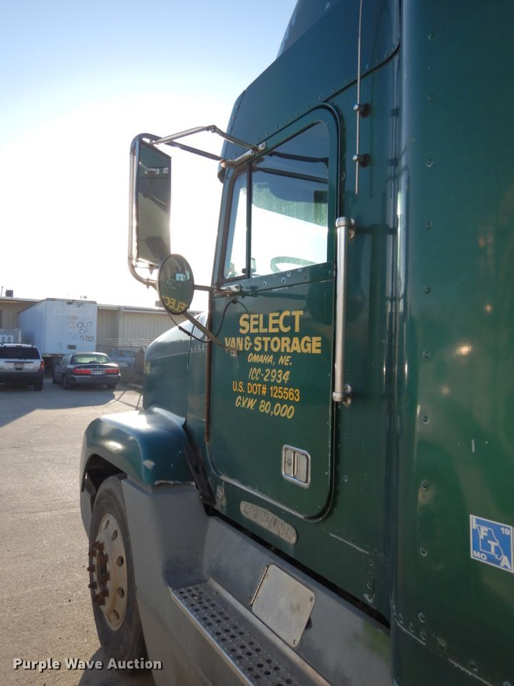 image for item DH6678 1995 Freightliner FLD  semi truck