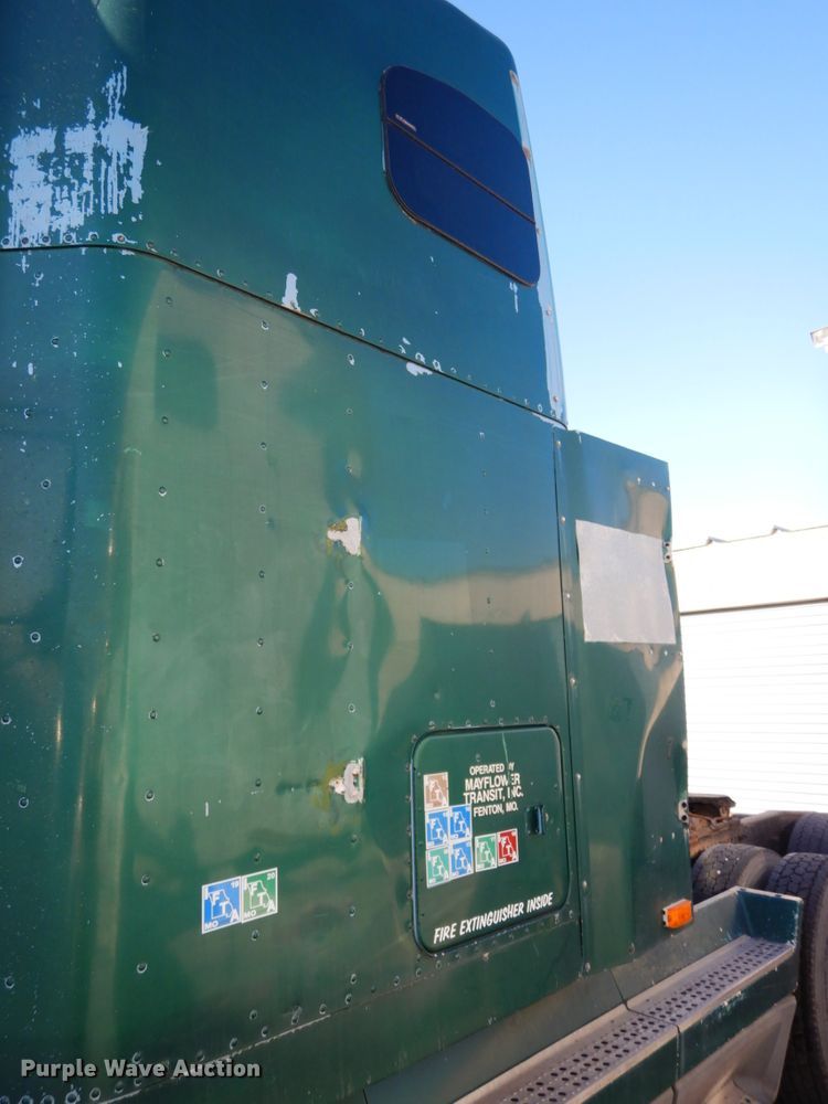 image for item DH6678 1995 Freightliner FLD  semi truck