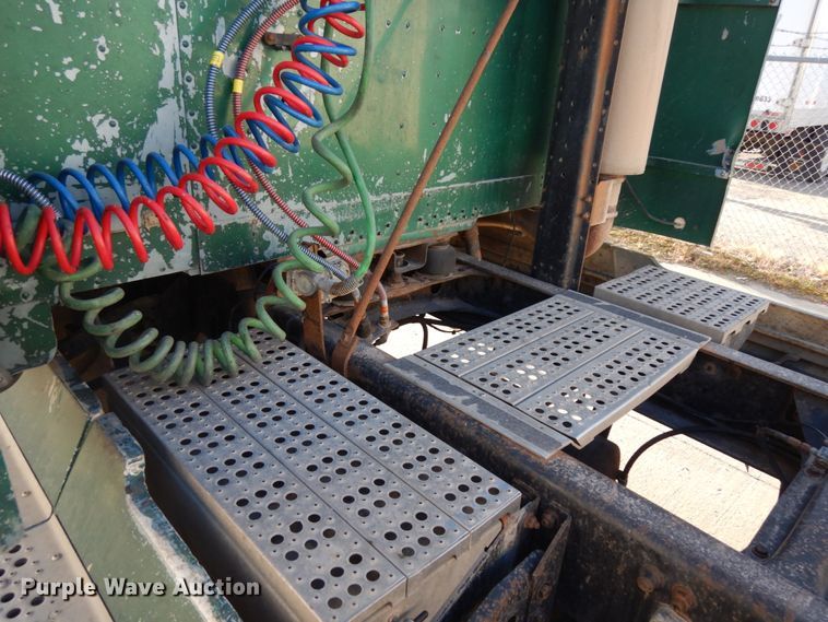 image for item DH6678 1995 Freightliner FLD  semi truck