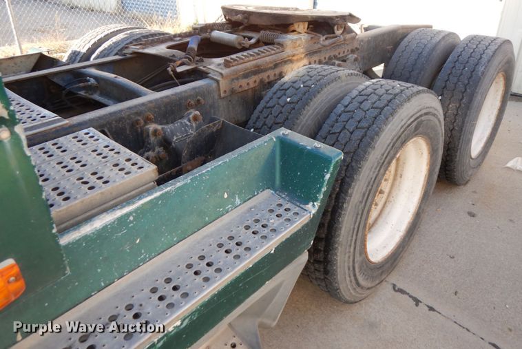 image for item DH6678 1995 Freightliner FLD  semi truck