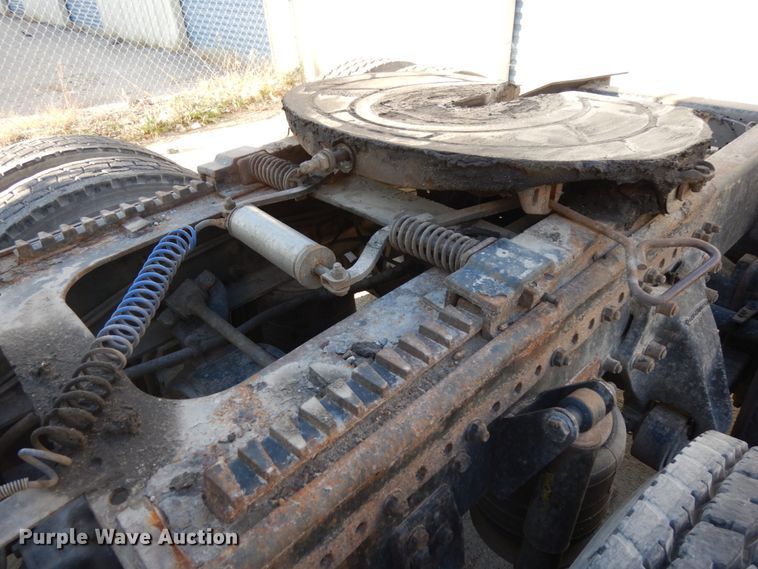 image for item DH6678 1995 Freightliner FLD  semi truck