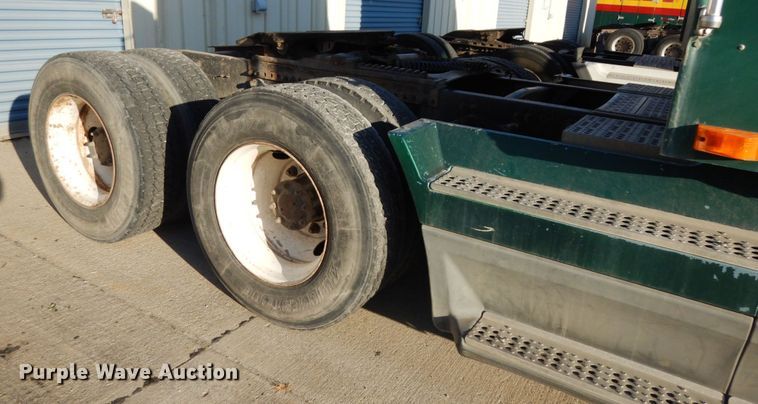 image for item DH6678 1995 Freightliner FLD  semi truck