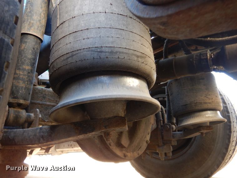 image for item DH6678 1995 Freightliner FLD  semi truck