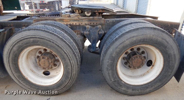 image for item DH6678 1995 Freightliner FLD  semi truck