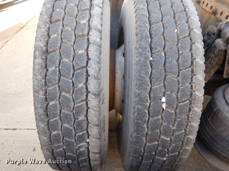 image for item DH6678 1995 Freightliner FLD  semi truck