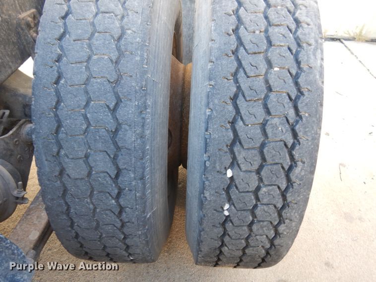 image for item DH6678 1995 Freightliner FLD  semi truck