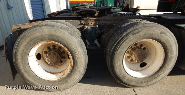 image for item DH6678 1995 Freightliner FLD  semi truck