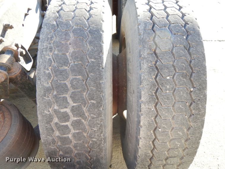 image for item DH6678 1995 Freightliner FLD  semi truck