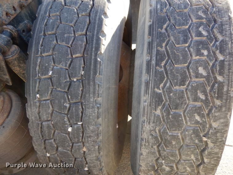 image for item DH6678 1995 Freightliner FLD  semi truck