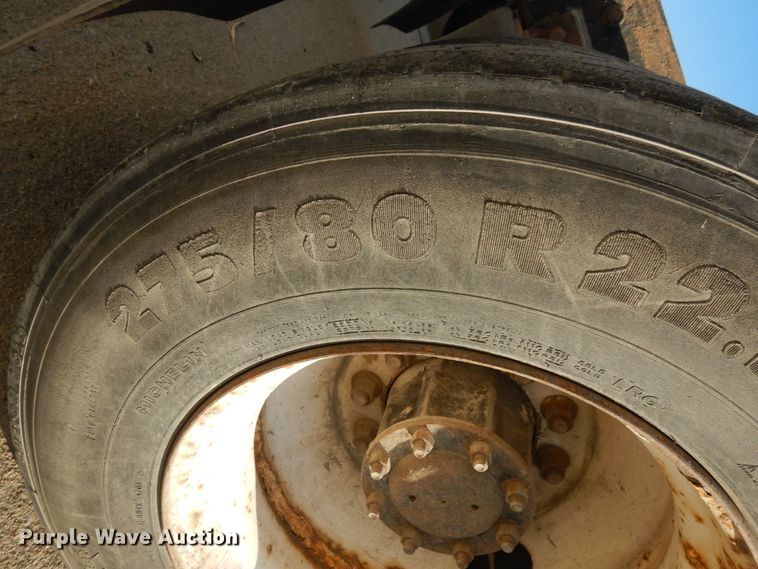 image for item DH6678 1995 Freightliner FLD  semi truck