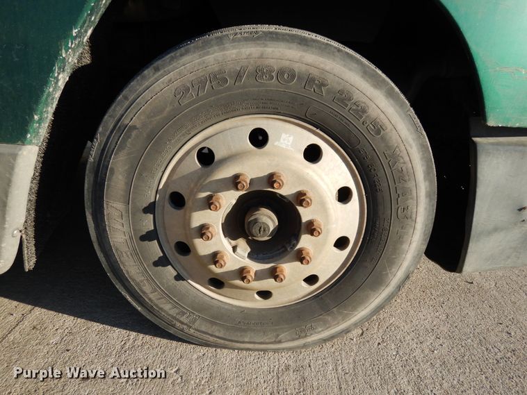 image for item DH6678 1995 Freightliner FLD  semi truck