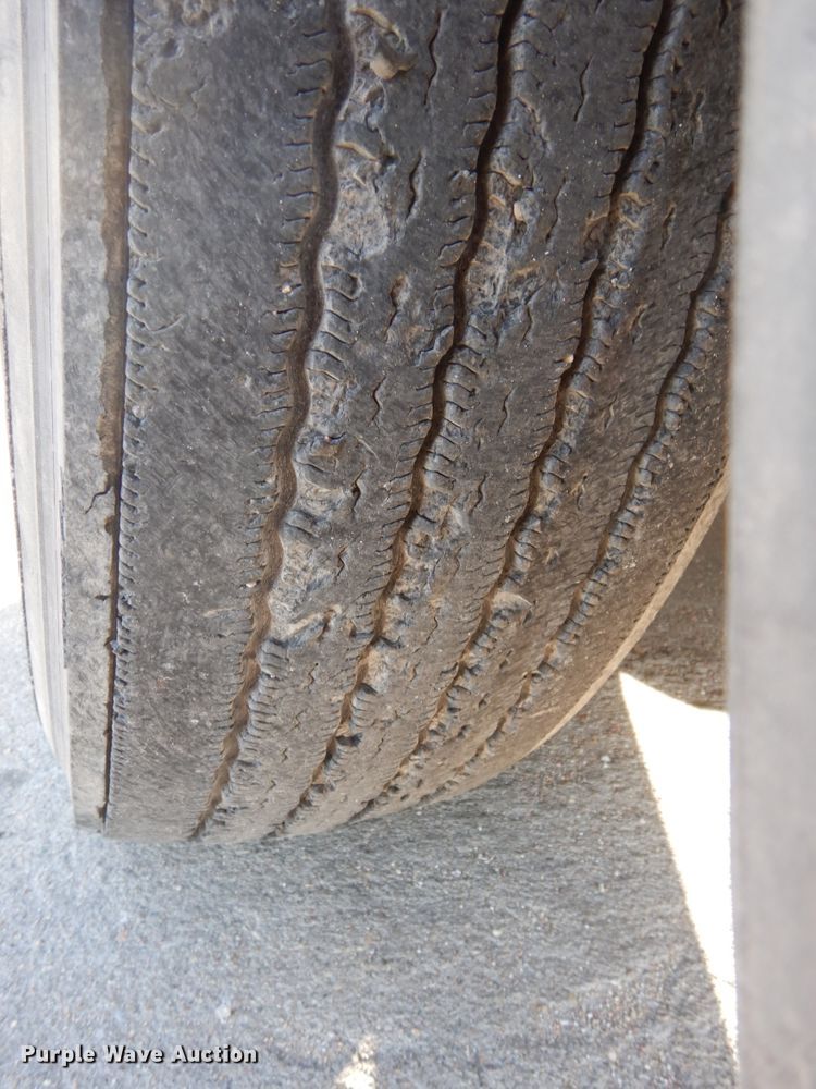 image for item DH6678 1995 Freightliner FLD  semi truck