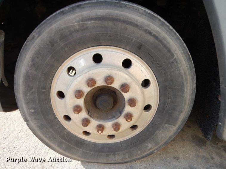 image for item DH6678 1995 Freightliner FLD  semi truck