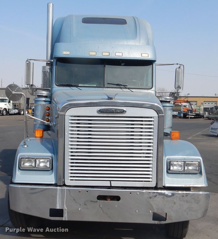 image for item DI3504 1995 Freightliner FLD  semi truck