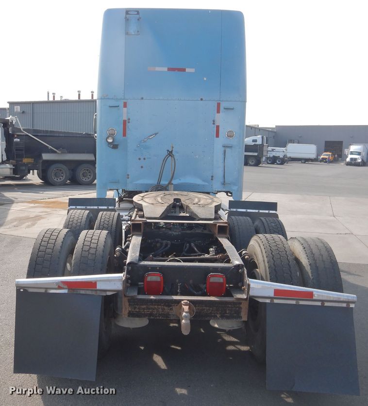 image for item DI3504 1995 Freightliner FLD  semi truck