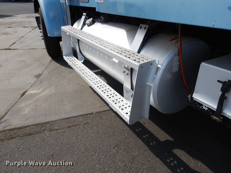 image for item DI3504 1995 Freightliner FLD  semi truck