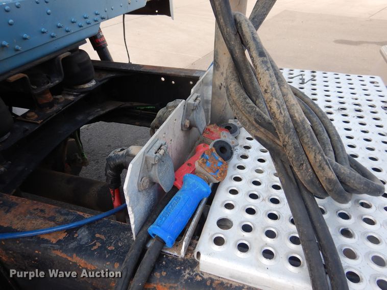 image for item DI3504 1995 Freightliner FLD  semi truck