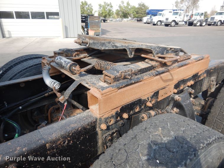 image for item DI3504 1995 Freightliner FLD  semi truck