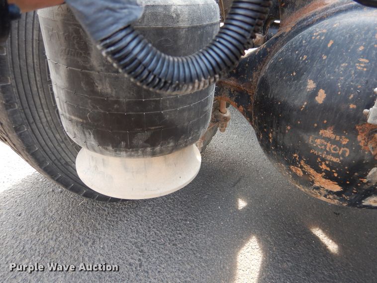 image for item DI3504 1995 Freightliner FLD  semi truck