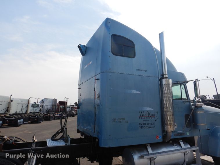 image for item DI3504 1995 Freightliner FLD  semi truck