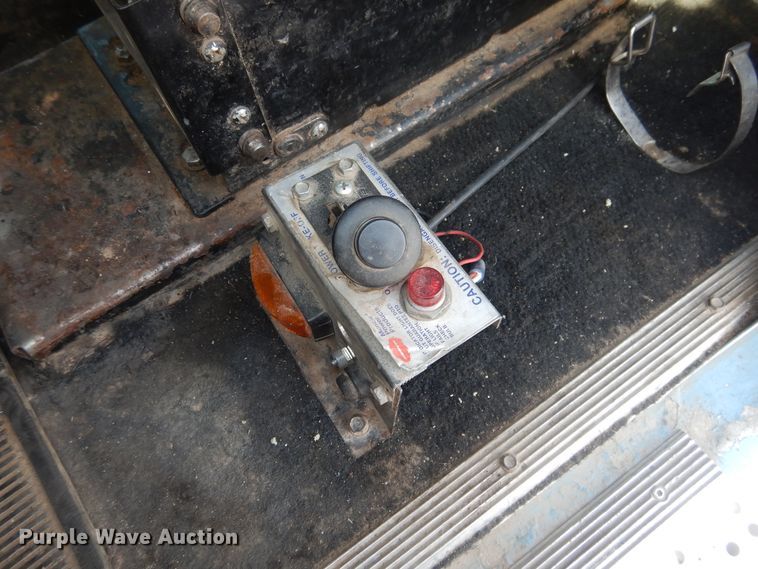 image for item DI3504 1995 Freightliner FLD  semi truck