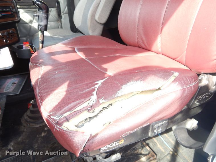 image for item DI3504 1995 Freightliner FLD  semi truck