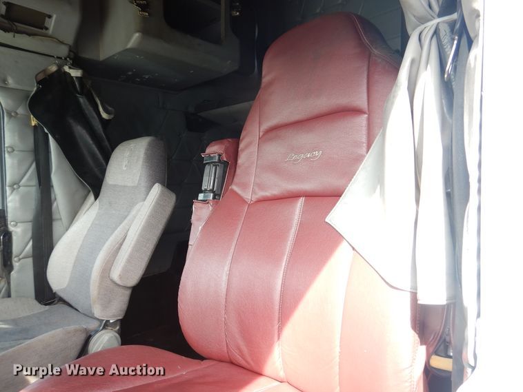 image for item DI3504 1995 Freightliner FLD  semi truck