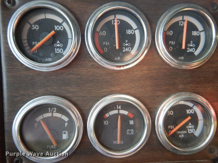 image for item DI3504 1995 Freightliner FLD  semi truck