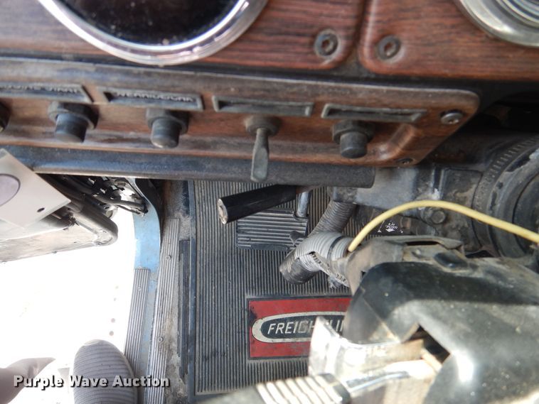 image for item DI3504 1995 Freightliner FLD  semi truck