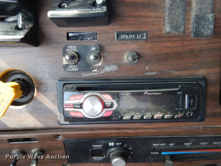 image for item DI3504 1995 Freightliner FLD  semi truck