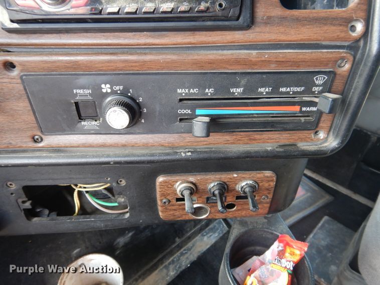 image for item DI3504 1995 Freightliner FLD  semi truck