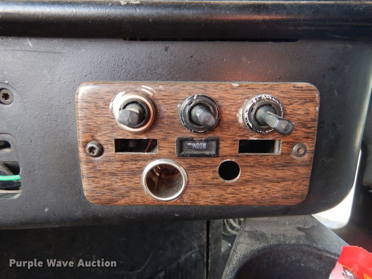 image for item DI3504 1995 Freightliner FLD  semi truck