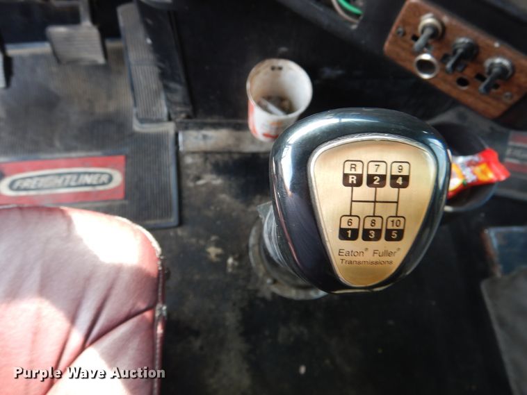 image for item DI3504 1995 Freightliner FLD  semi truck