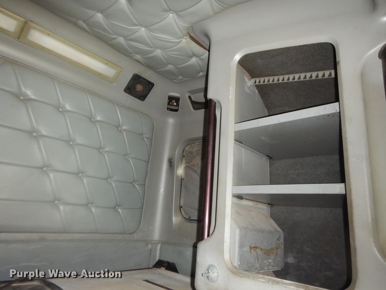 image for item DI3504 1995 Freightliner FLD  semi truck