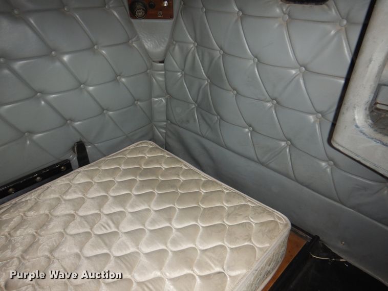 image for item DI3504 1995 Freightliner FLD  semi truck