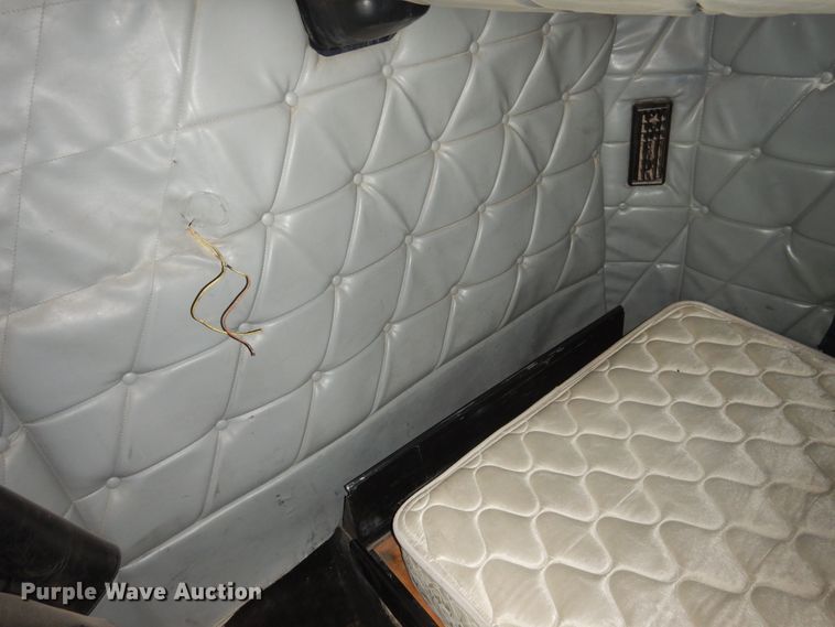 image for item DI3504 1995 Freightliner FLD  semi truck