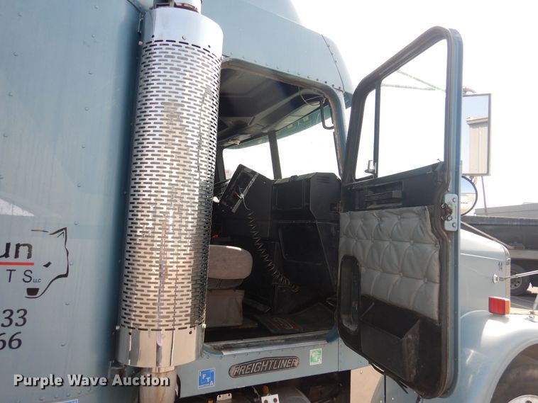 image for item DI3504 1995 Freightliner FLD  semi truck