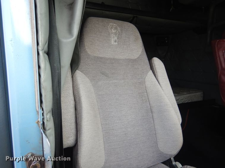 image for item DI3504 1995 Freightliner FLD  semi truck