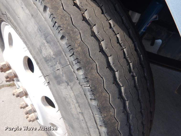 image for item DI3504 1995 Freightliner FLD  semi truck