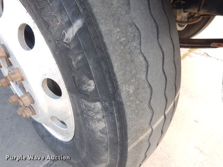 image for item DI3504 1995 Freightliner FLD  semi truck