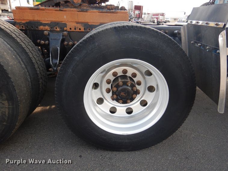 image for item DI3504 1995 Freightliner FLD  semi truck