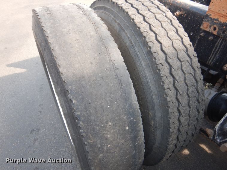 image for item DI3504 1995 Freightliner FLD  semi truck